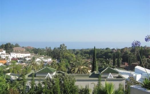 Ático de 2 dormitorios en Milla de Oro