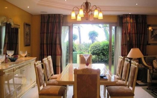 Apartamento de 2 dormitorios en Puerto Banus