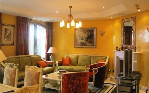 Apartamento de 2 dormitorios en Puerto Banus