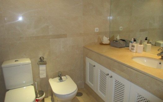 Apartamento de 2 dormitorios en Nueva Andalucia