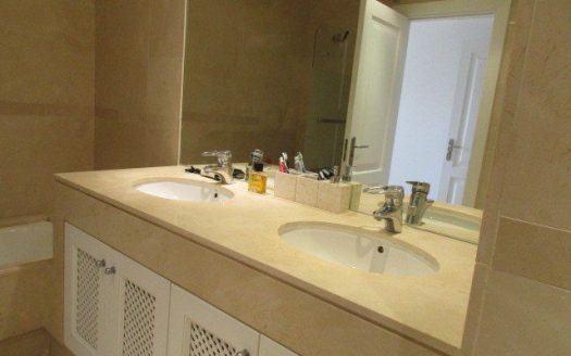 Apartamento de 2 dormitorios en Nueva Andalucia