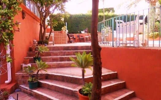 Villa de 8 dormitorios en El Real Panorama