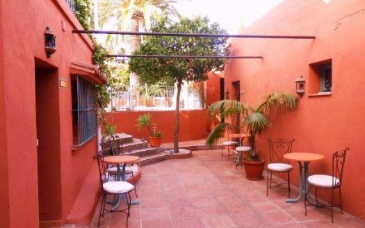 Villa de 8 dormitorios en El Real Panorama