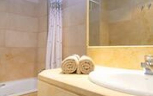 Apartamento de 2 dormitorios en Puerto Banus