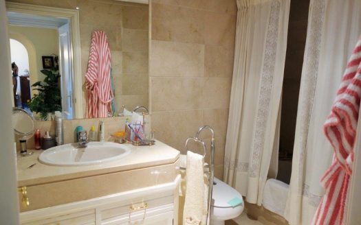 Apartamento de 2 dormitorios en Puerto Banus