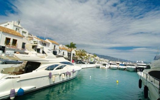 Apartamento de 2 dormitorios en Puerto Banus