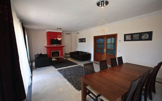 Villa de 5 dormitorios en Nueva Andalucia