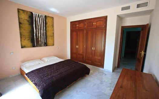 Villa de 5 dormitorios en Nueva Andalucia