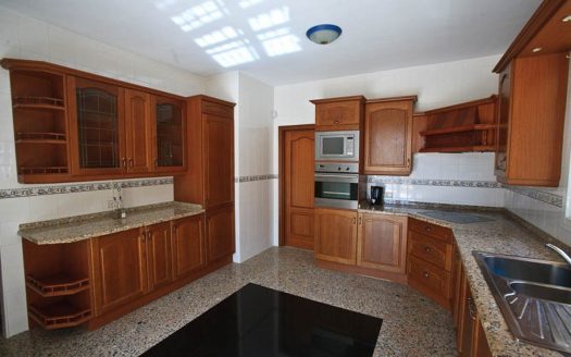 Villa de 5 dormitorios en Nueva Andalucia