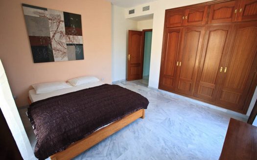 Villa de 5 dormitorios en Nueva Andalucia