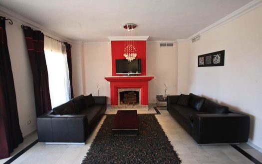 Villa de 5 dormitorios en Nueva Andalucia