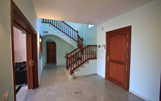 Villa de 5 dormitorios en Nueva Andalucia