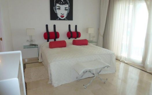 Apartamento de 3 dormitorios en Puerto Banus