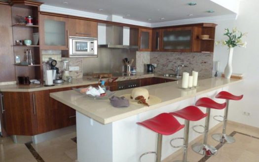 Apartamento de 3 dormitorios en Puerto Banus