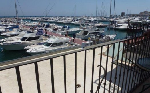 Apartamento de 3 dormitorios en Puerto Banus
