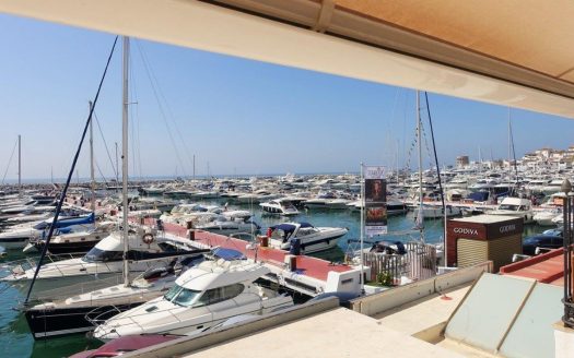 Apartamento de 3 dormitorios en Puerto Banus