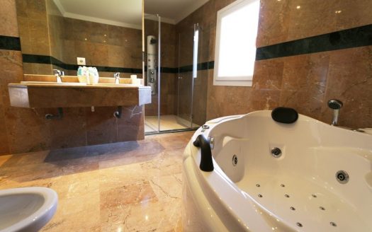 Ático de 3 dormitorios en Nueva Andalucia