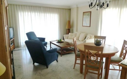 Apartamento de 3 dormitorios en Puerto Banus