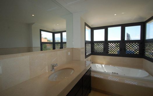 Villa de 5 dormitorios en Milla de Oro