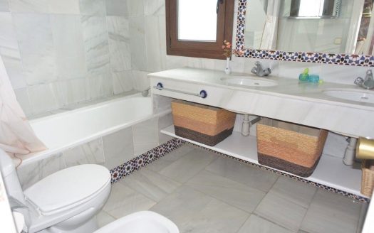 Ático de 3 dormitorios en Nueva Andalucia