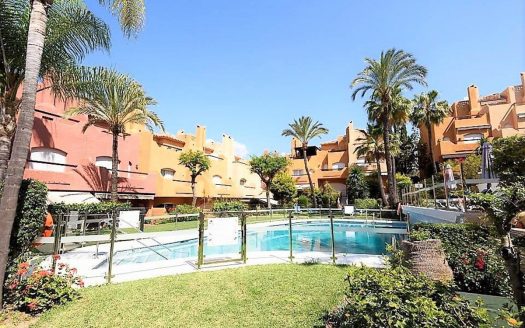 Adosado de 4 dormitorios en Puerto Banus