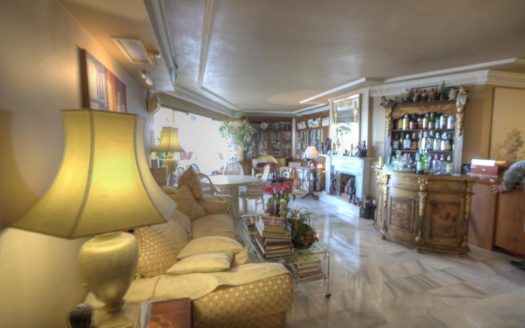 Apartamento de 5 dormitorios en Puerto Banus