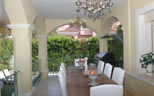 Villa de 4 dormitorios en Puerto Banus