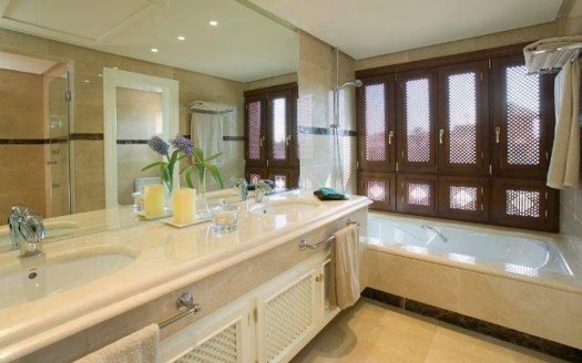 Ático de 3 dormitorios en Puerto Banus