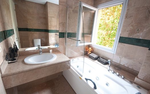 Ático de 2 dormitorios en Nueva Andalucia