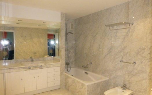 Ático de 3 dormitorios en Puerto Banus