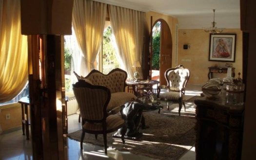 Villa de 8 dormitorios en Milla de Oro