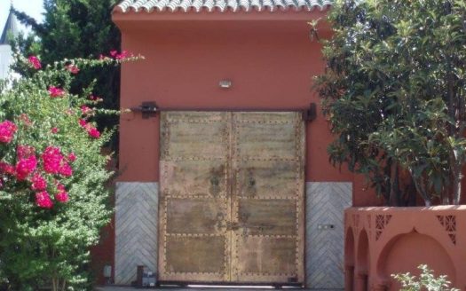 Villa de 8 dormitorios en Milla de Oro