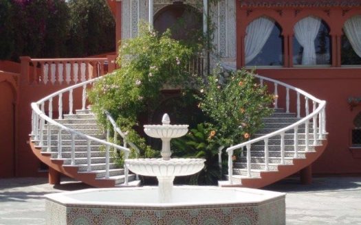 Villa de 8 dormitorios en Milla de Oro