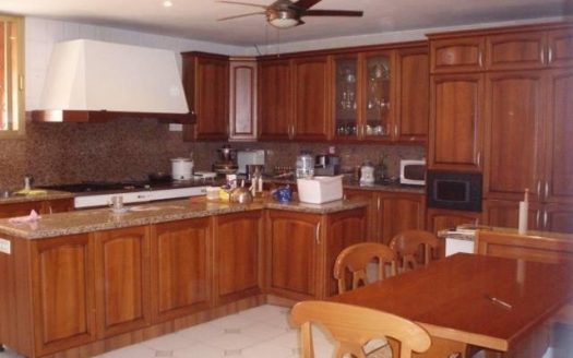 Villa de 8 dormitorios en Milla de Oro