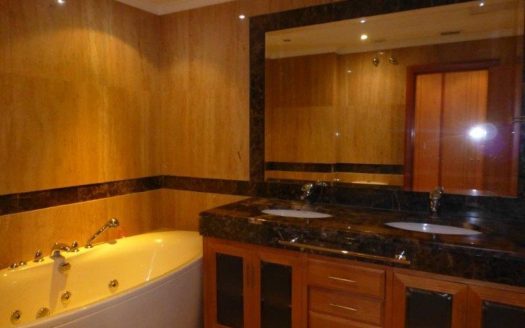 Apartamento de 2 dormitorios en Puerto Banus