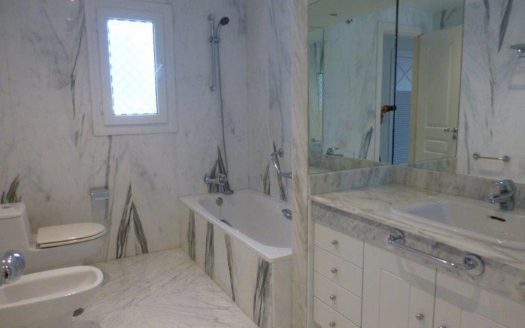 Ático de 3 dormitorios en Puerto Banus