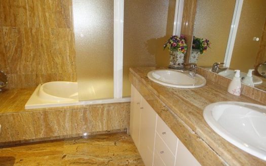 Apartamento de 3 dormitorios en Puerto Banus