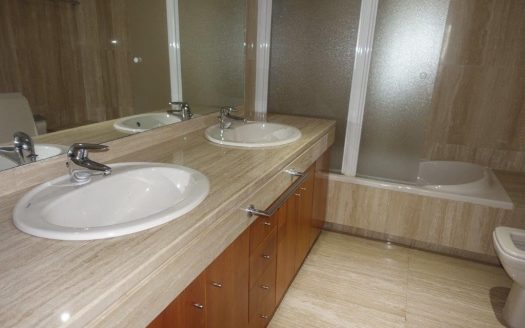 Apartamento de 3 dormitorios en Puerto Banus