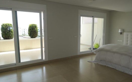 Ático de 4 dormitorios en Puerto Banus