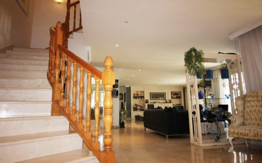 Adosado de 4 dormitorios en Nueva Andalucia