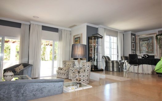 Adosado de 4 dormitorios en Nueva Andalucia