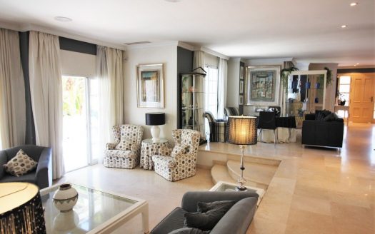 Adosado de 4 dormitorios en Nueva Andalucia