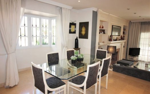 Adosado de 4 dormitorios en Nueva Andalucia