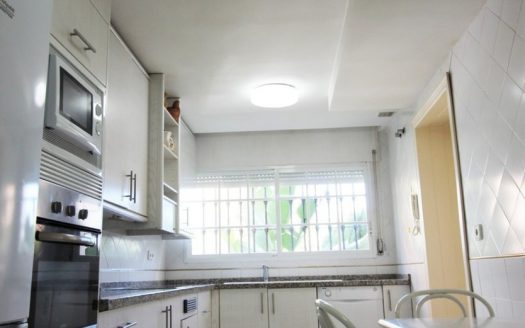 Adosado de 4 dormitorios en Nueva Andalucia