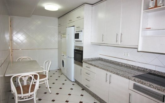 Adosado de 4 dormitorios en Nueva Andalucia