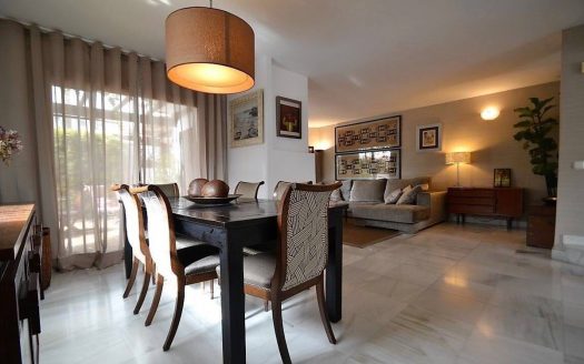 Adosado de 5 dormitorios en Puerto Banus