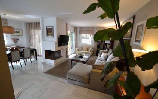 Adosado de 5 dormitorios en Puerto Banus