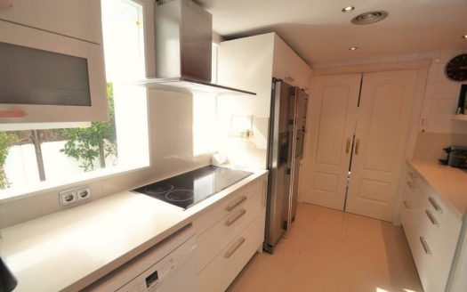 Adosado de 5 dormitorios en Puerto Banus