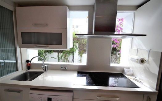 Adosado de 5 dormitorios en Puerto Banus