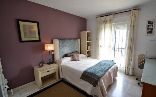 Adosado de 5 dormitorios en Puerto Banus